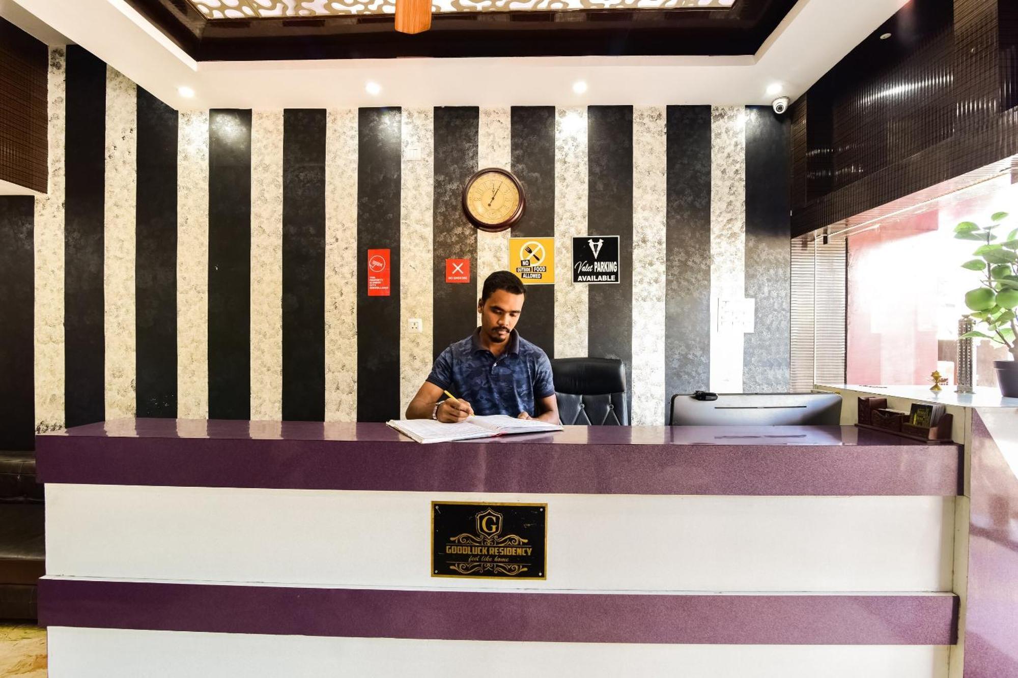Capital O Good Luck Residency Hotel Dispur Kültér fotó