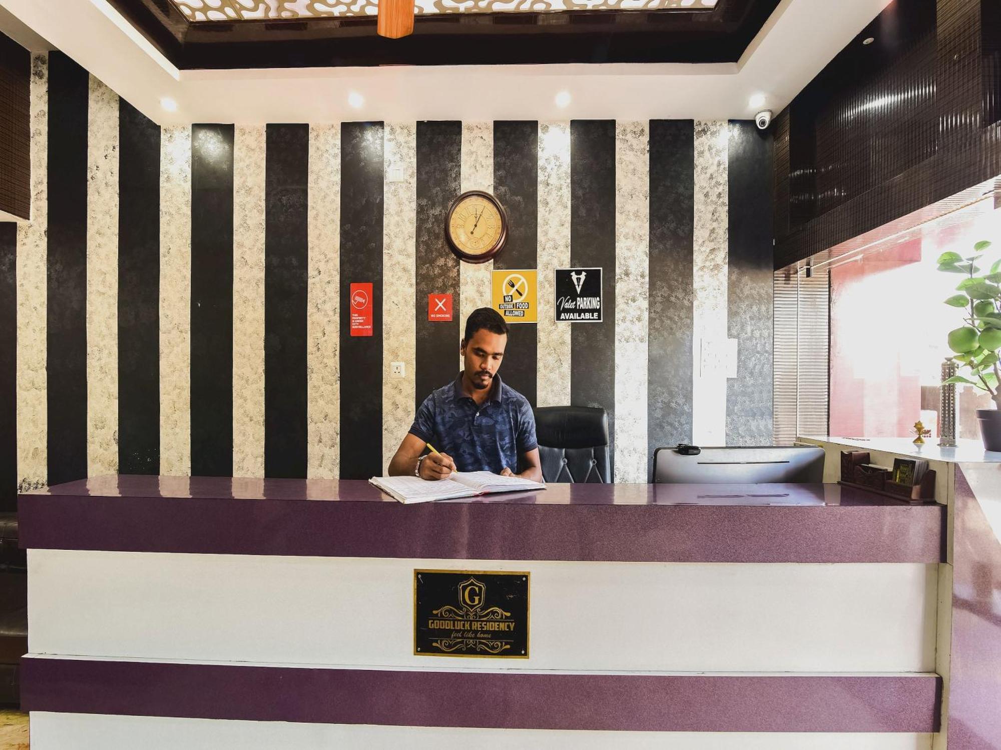 Capital O Good Luck Residency Hotel Dispur Kültér fotó
